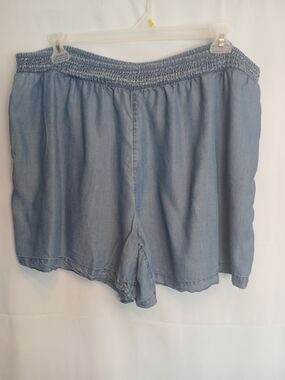 EVRI Blue Chambray Smocked Elastic Waist Pull-On Shorts 1X